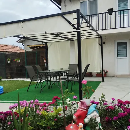 Δωμάτια σε οικογενειακή κατοικία Casa Georgeta 2 Mai-punct Gastronomic Local-arome Dobrogene *