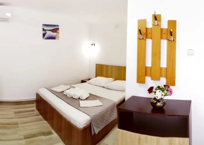 Casa Georgeta 2 Mai-punct Gastronomic Local-arome Dobrogene Δωμάτια σε οικογενειακή κατοικία *