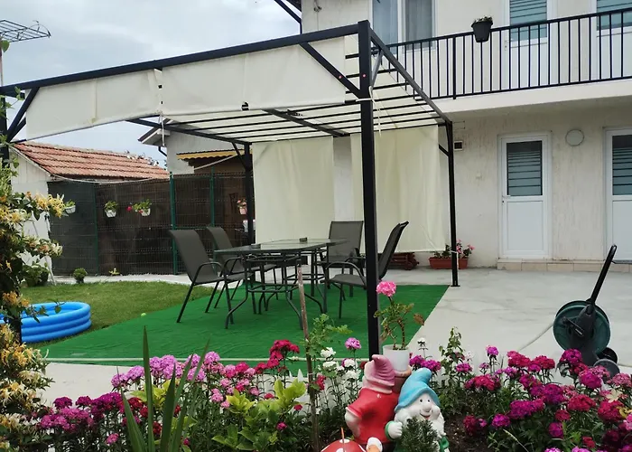 Δωμάτια σε οικογενειακή κατοικία Casa Georgeta 2 Mai-punct Gastronomic Local-arome Dobrogene *