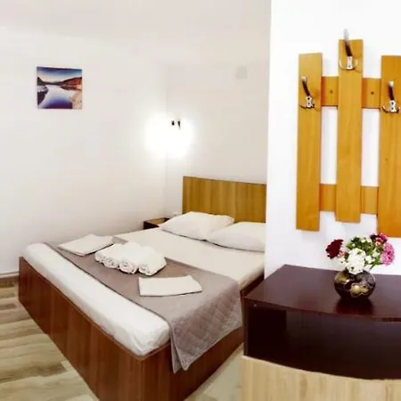 Casa Georgeta 2 Mai-punct Gastronomic Local-arome Dobrogene Rum i privatbostad *